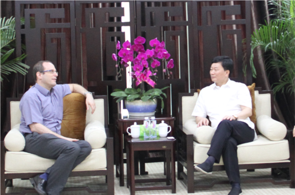 以色列驻成都总领事蓝天铭一行莅临新宝gg集团参观考察